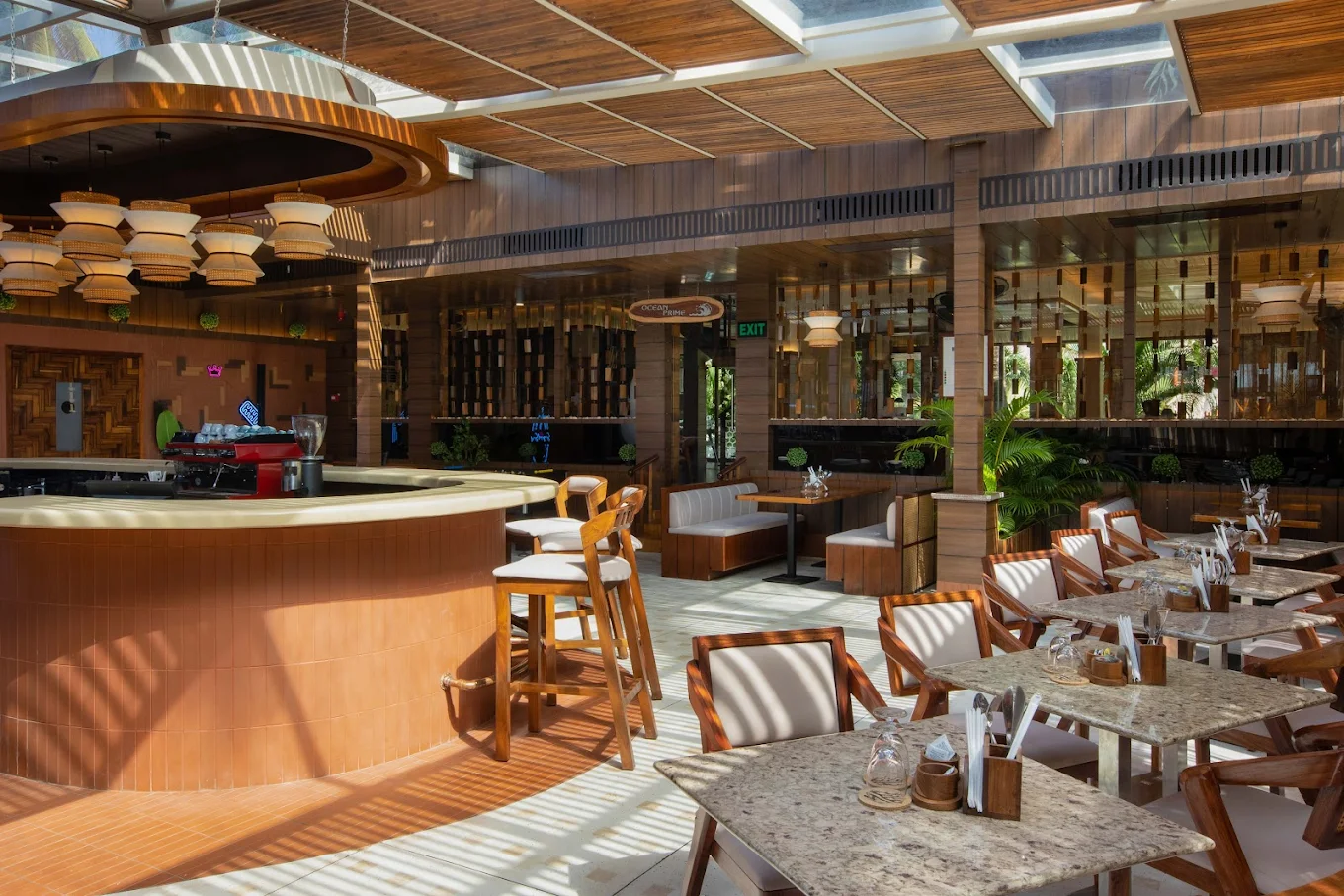 Coral Reef Resort & Spa dining .webp